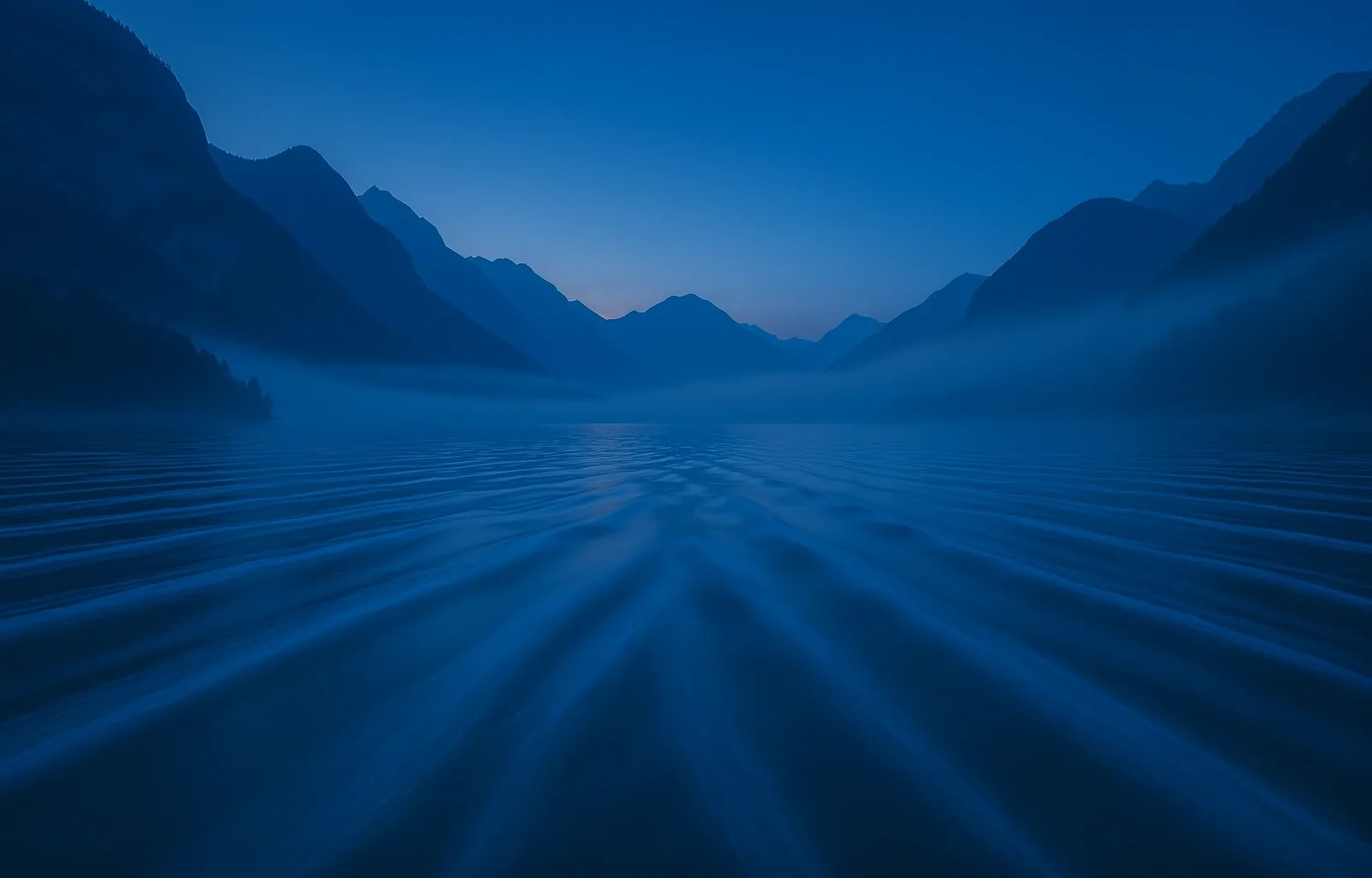 Ruhige Schweizer Landschaft am Morgen